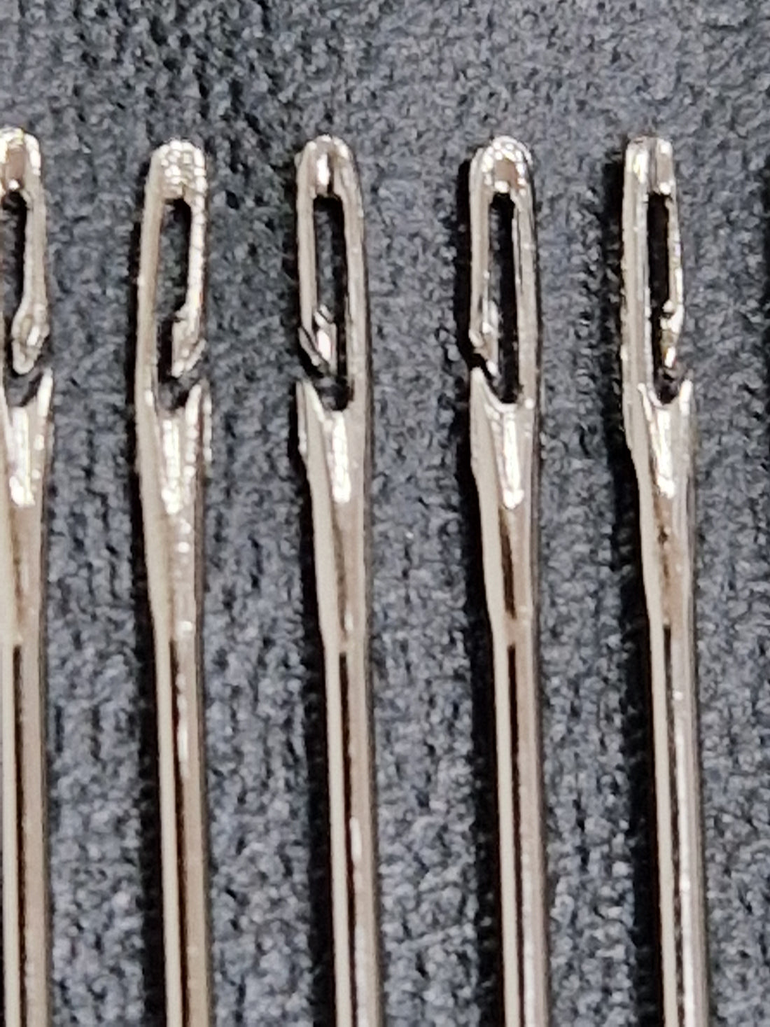 AGULHA COSER À MÃO p/ INVISUAIS (Carteira com 12 Agulhas)