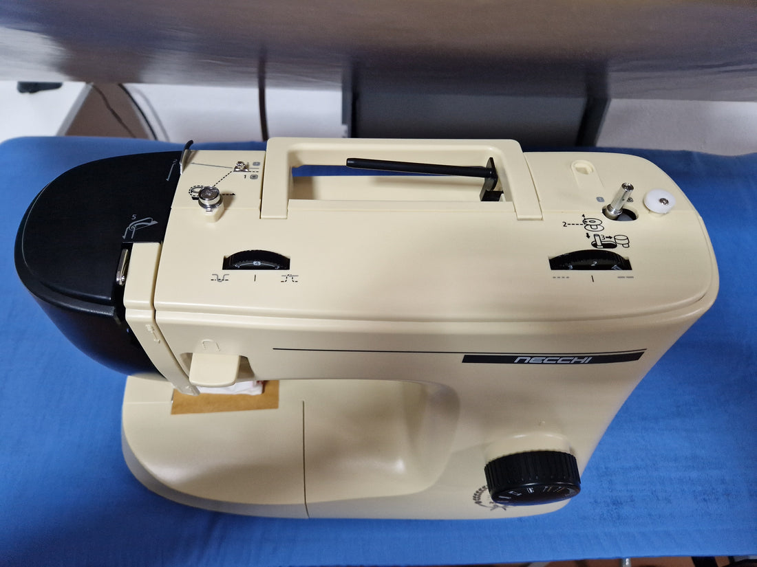 Máquina Costura Necchi K417A-NM