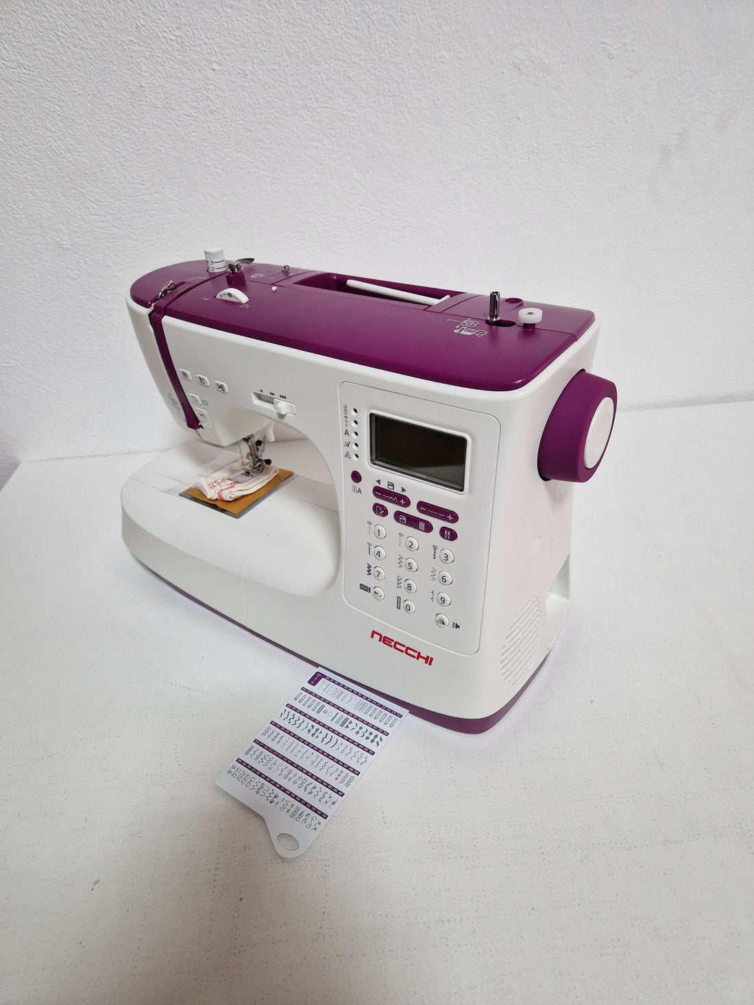 Máquina Costura Necchi NC-204D