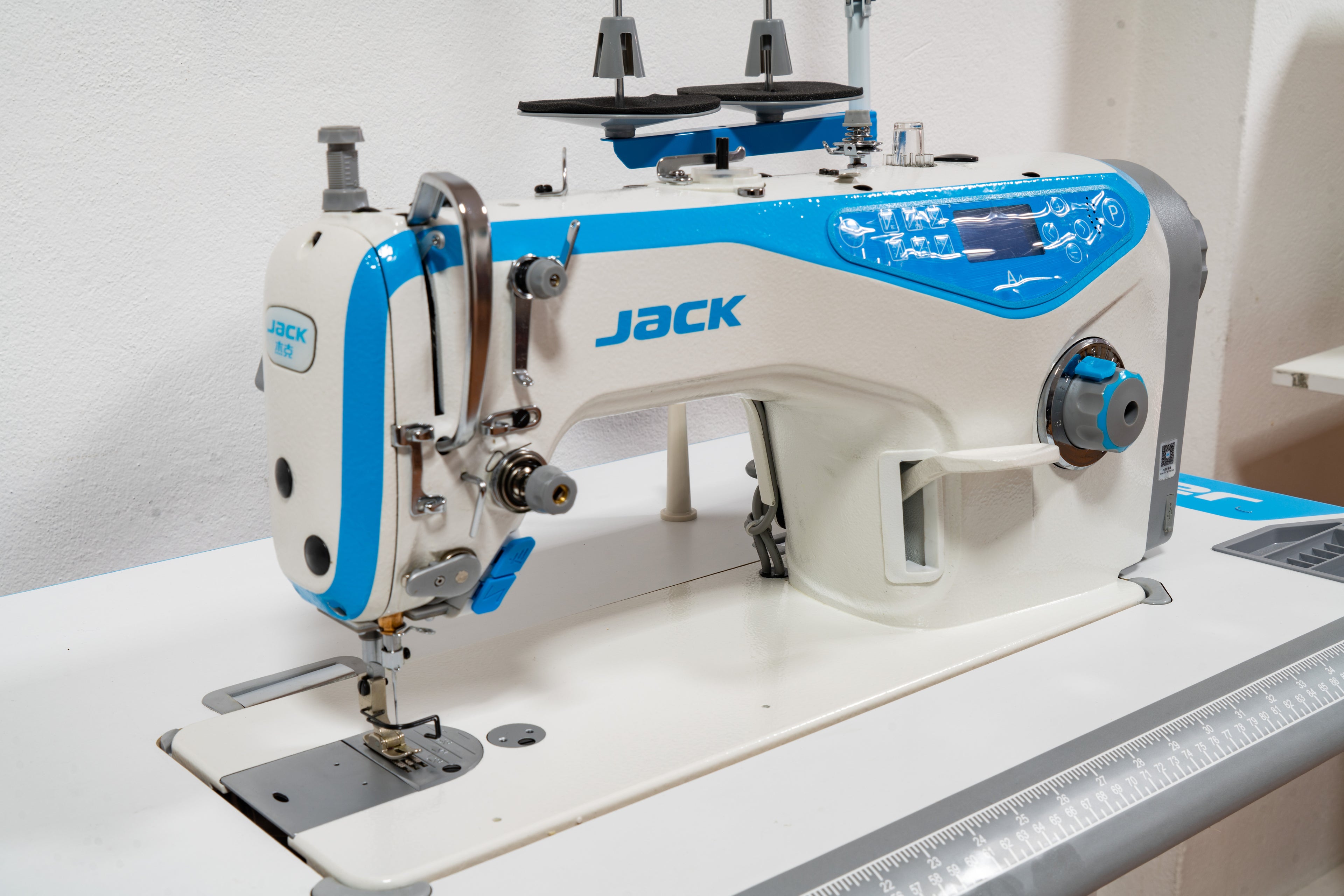 Máquina Ponto Corrido Corte Linha Jack A4