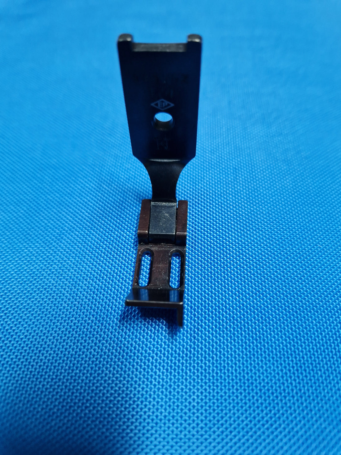 Calcador 2 Ag. 1/4 Guia Fixo Direito P112W-Z1/4