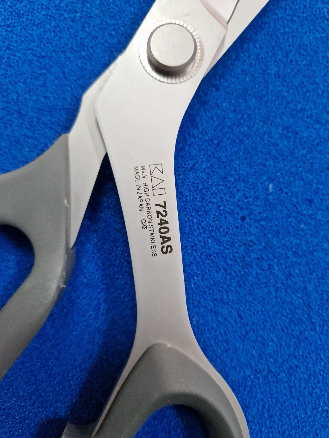 Tesoura KAI 7240AS