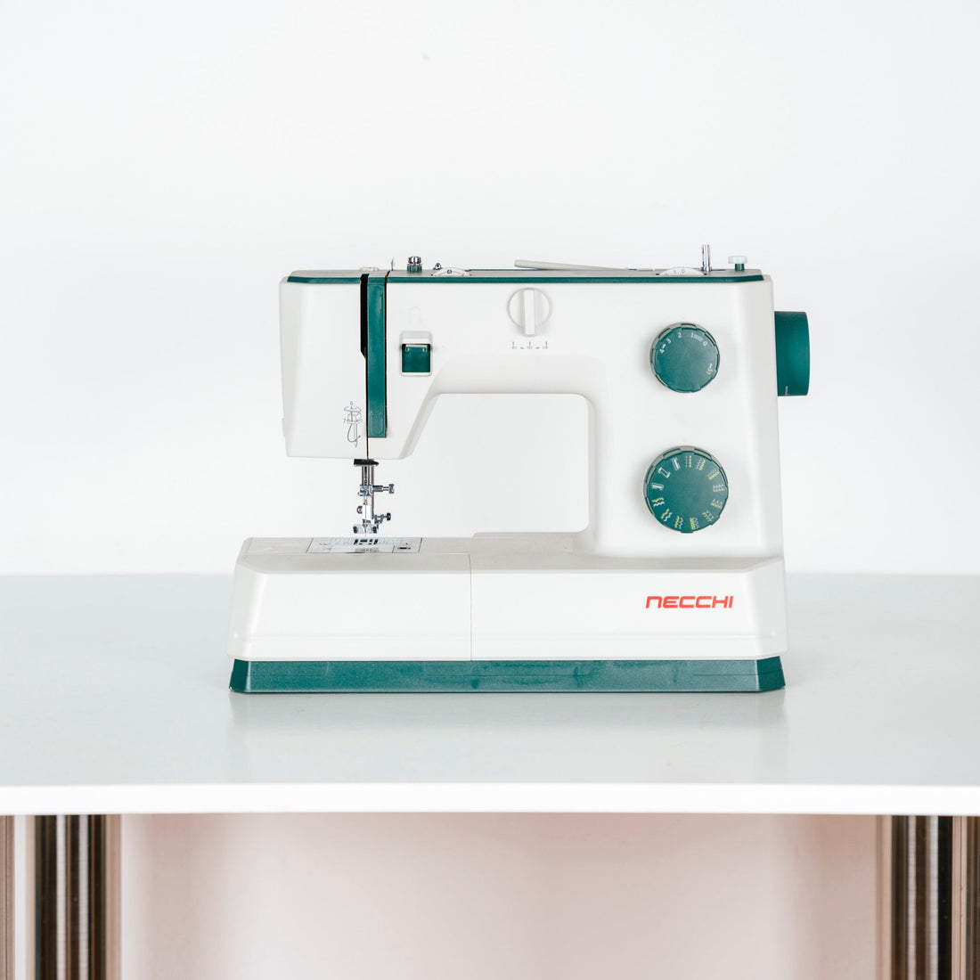 Máquina Necchi Q421A