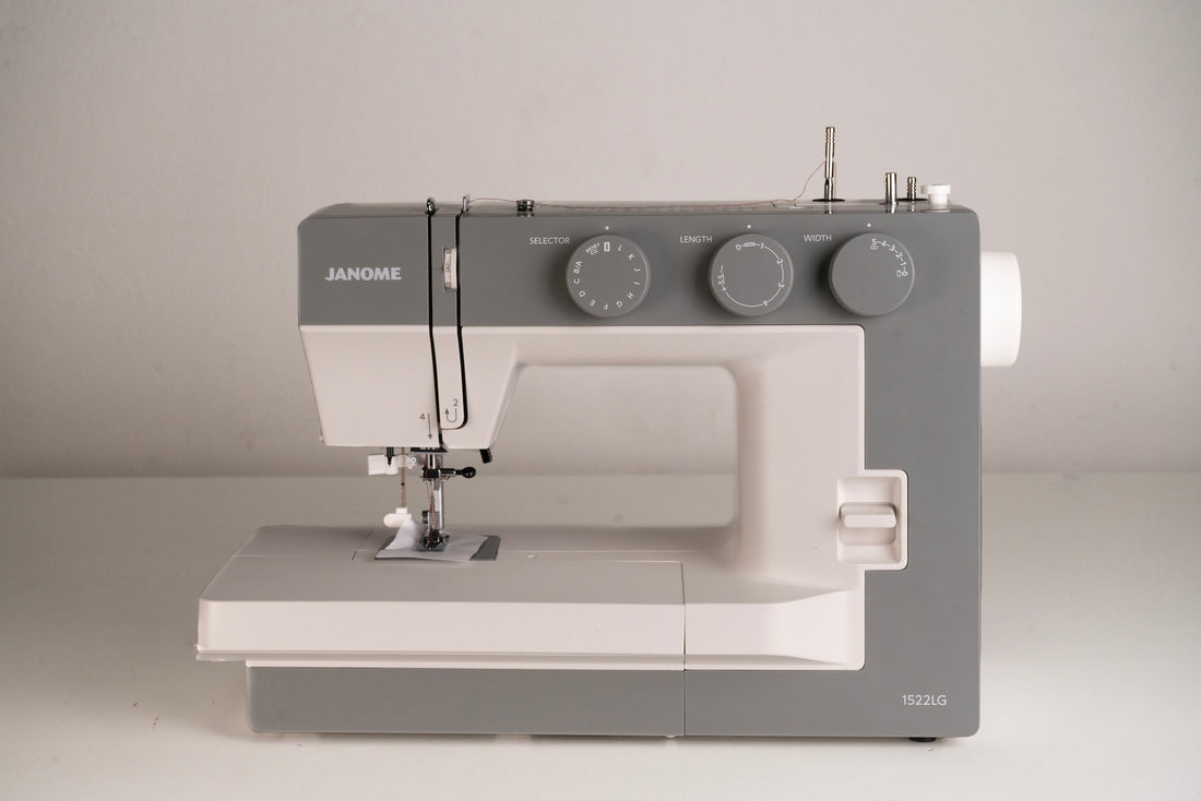 Maquina Janome 1522LG -Cinza