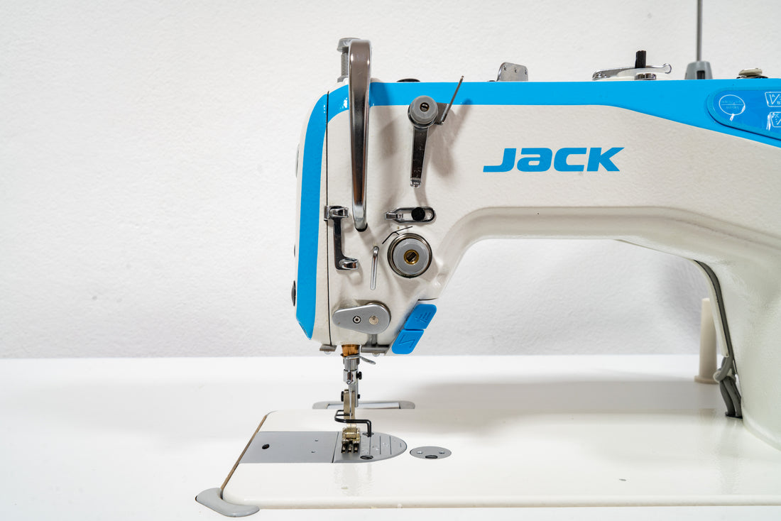 Máquina Ponto Corrido Corte Linha Jack A4